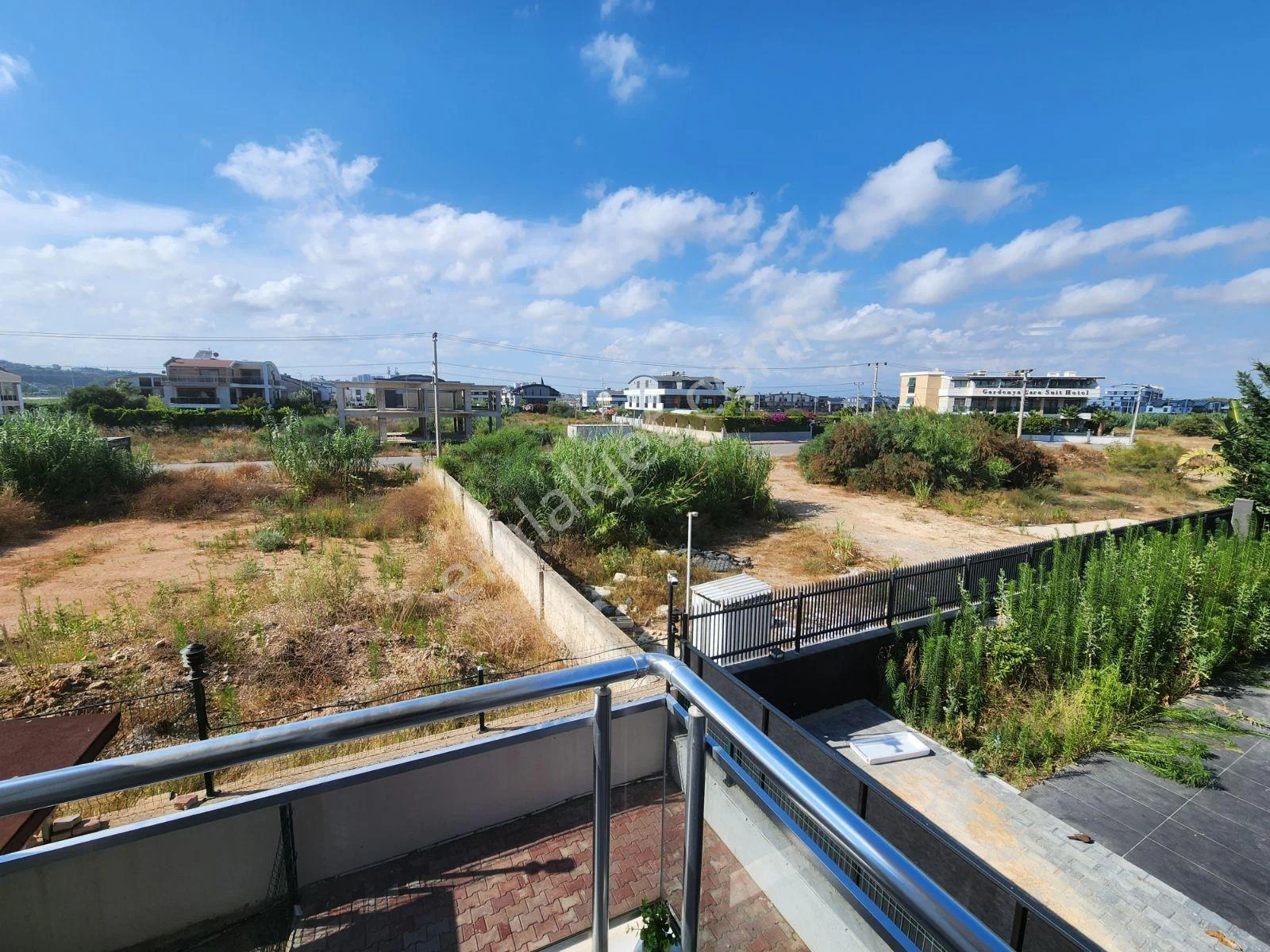 Güzeloba Turizm Yoluna Yakın Katta Satılık 1+1 Daire — görsel 3