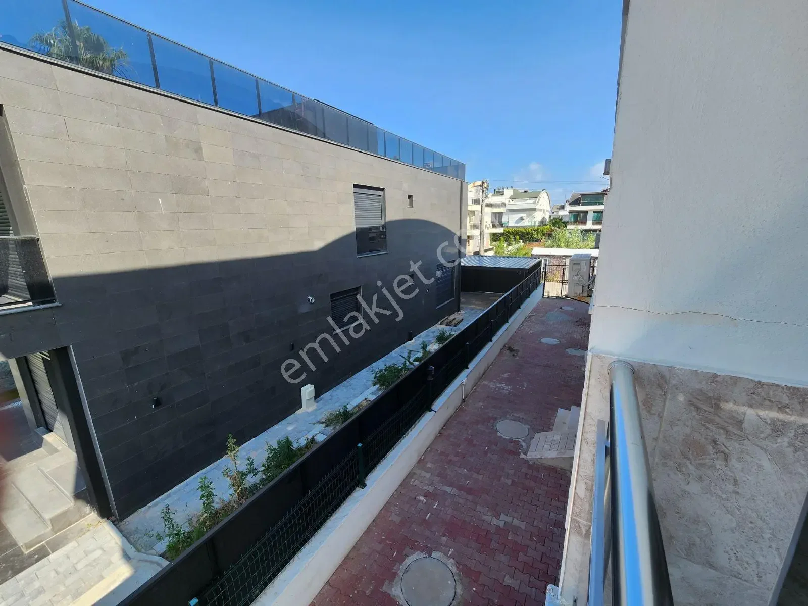 Güzeloba Turizm Yoluna Yakın Katta Satılık 1+1 Daire — görsel 8