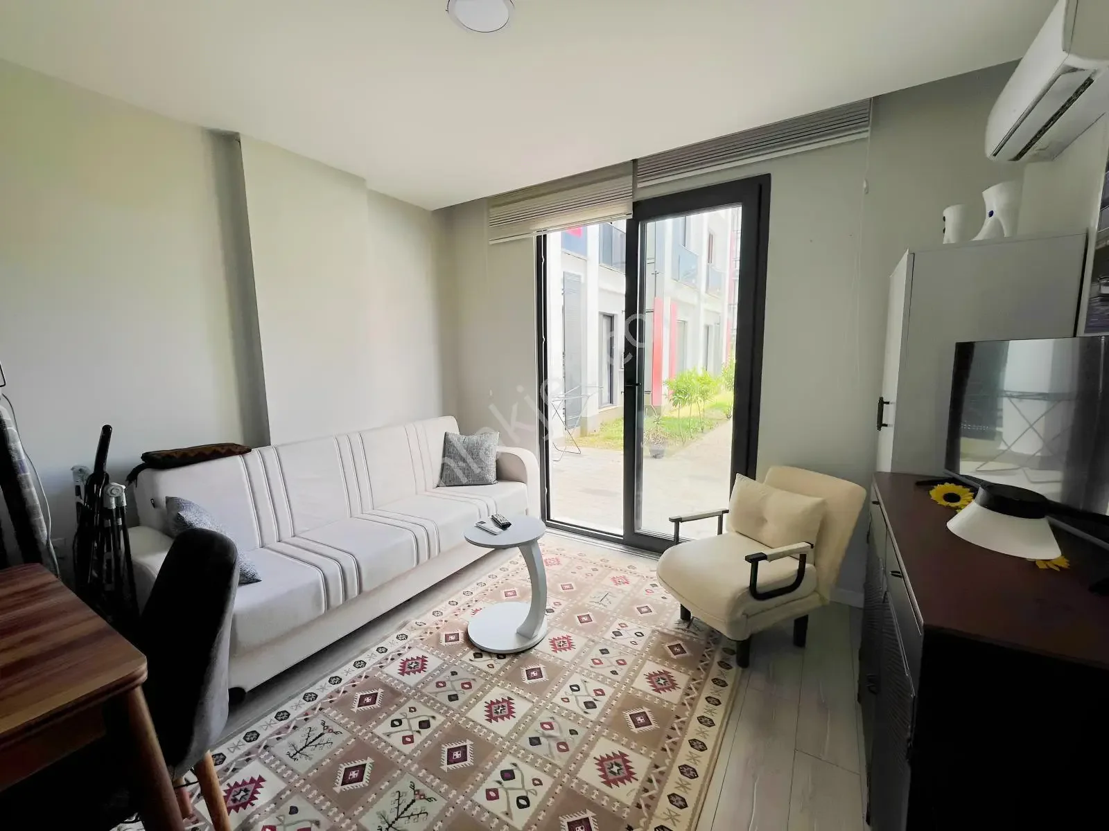 Canyon'da Eşyalı Köşe Havuz Cepheli Daire — görsel 3