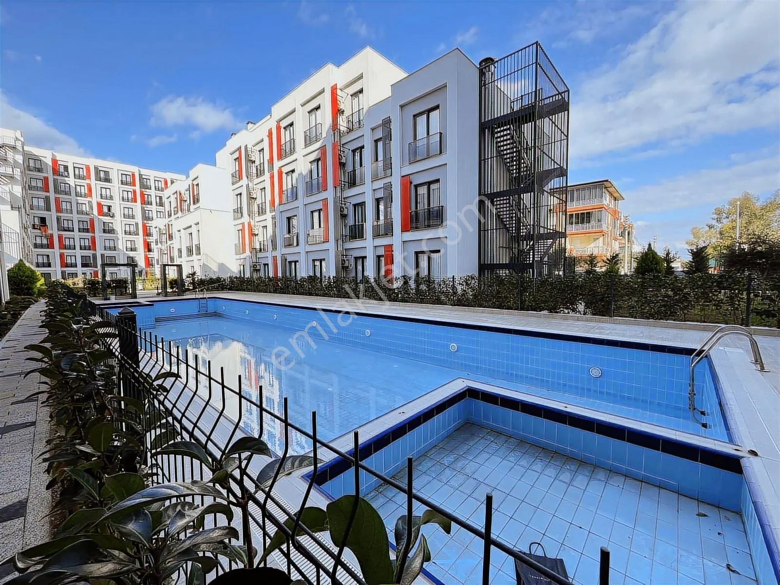 Canyon'da Eşyalı Köşe Havuz Cepheli Daire — görsel 11