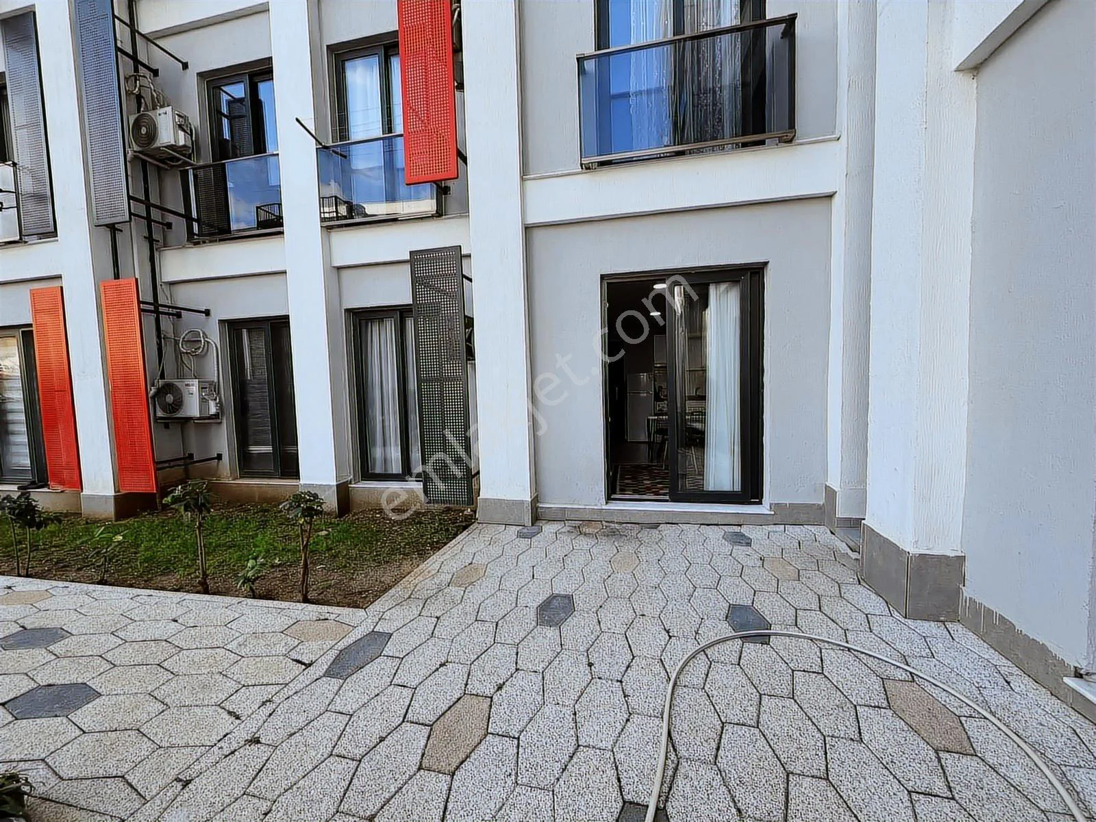 Canyon'da Eşyalı Köşe Havuz Cepheli Daire — görsel 13
