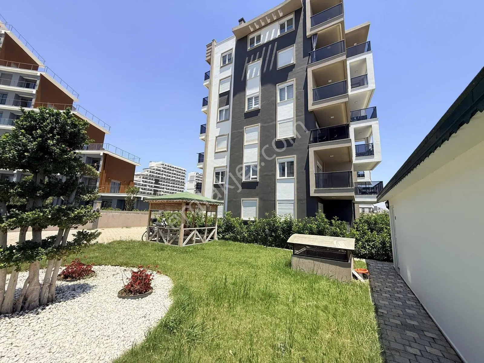 1+1/satılık İskanlı 30 M2 Bahçe Kullanımlı Daire — görsel 2