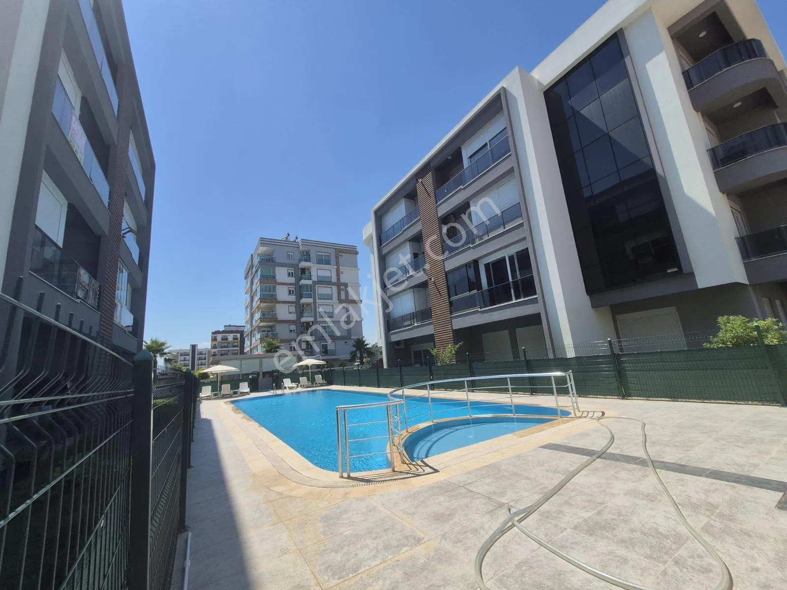 Bahçe Kullanımlı Site İçi Havuz Başı 1+1 — görsel 2