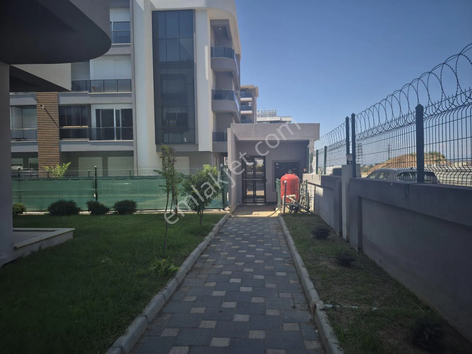 Bahçe Kullanımlı Site İçi Havuz Başı 1+1 — görsel 6