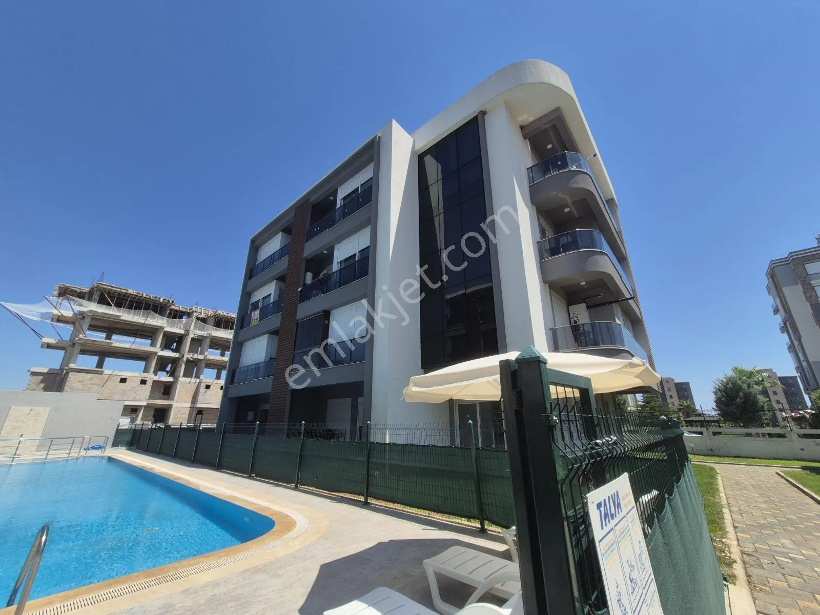 Bahçe Kullanımlı Site İçi Havuz Başı 1+1 — görsel 17