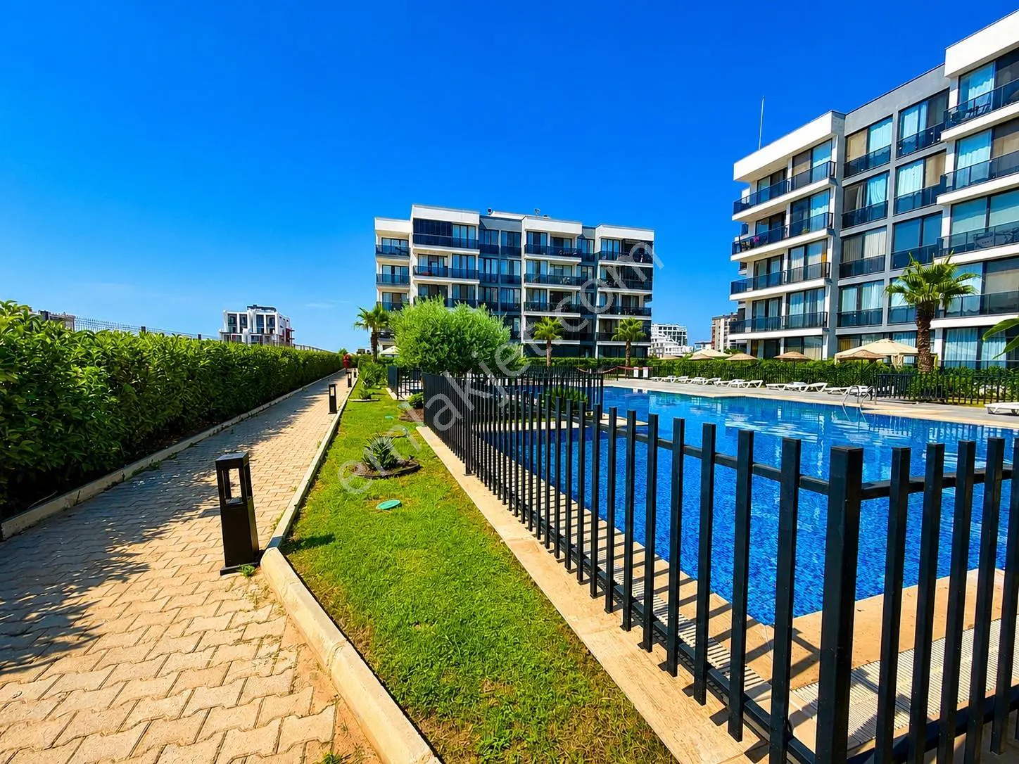 Altıntaş Port'da İskanlı Ve Jeneratörlü Sitede Sıfır Eşyalı 1+1 — görsel 7