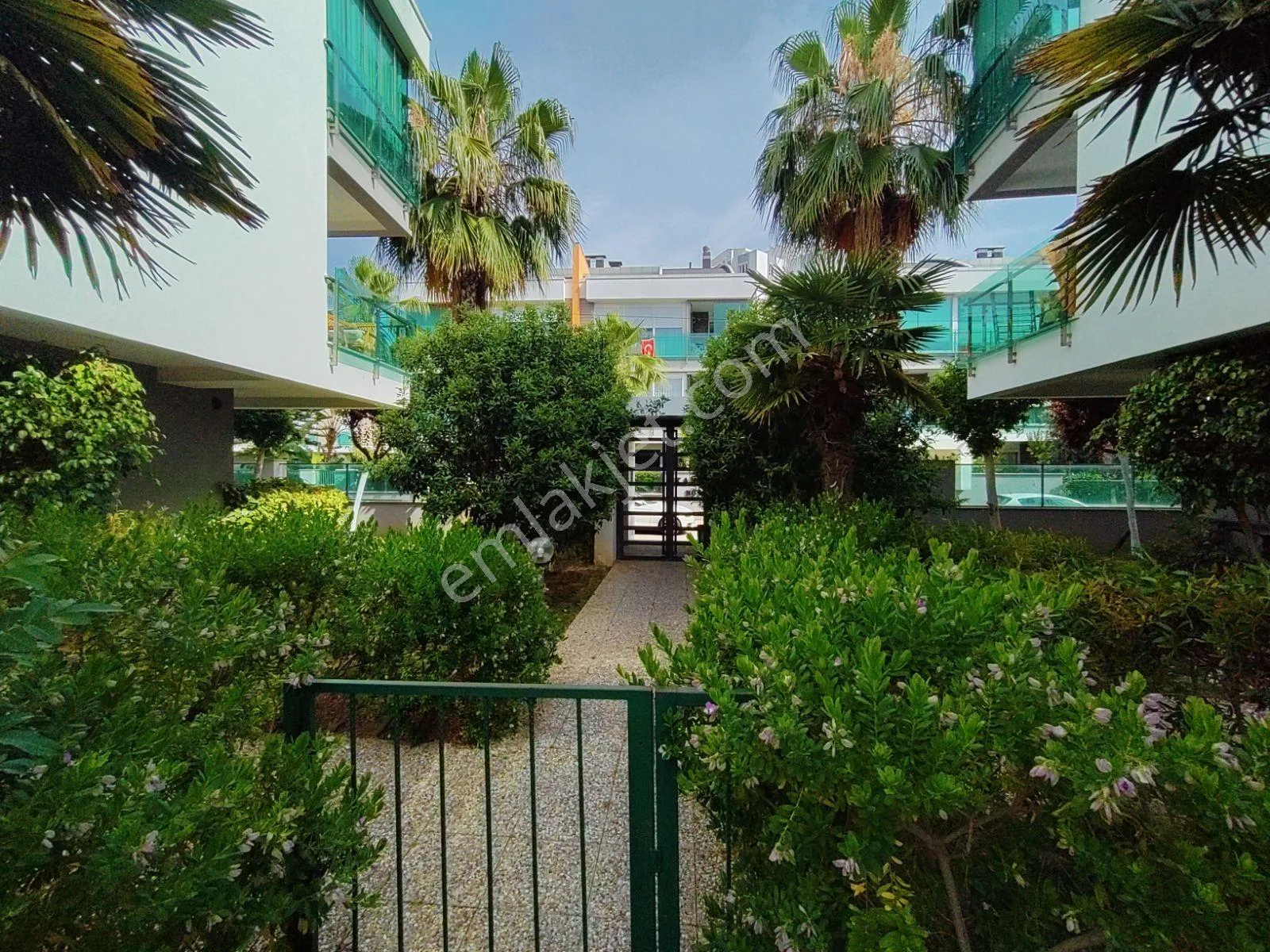 Ğüzeloba'da Site İçerisinde 1+1 Eşyalı Kiralık — görsel 3