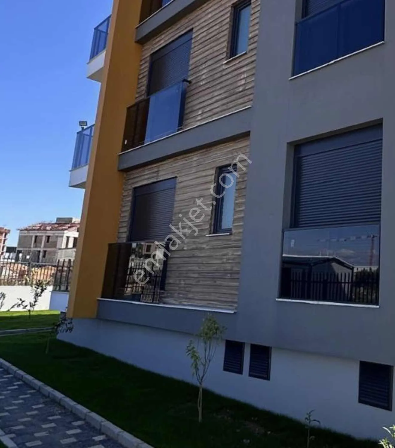 Kat Mülkiyetli | Krediye Uygun | Açık-kapalı Otoparklı | Havuzlu — görsel 1