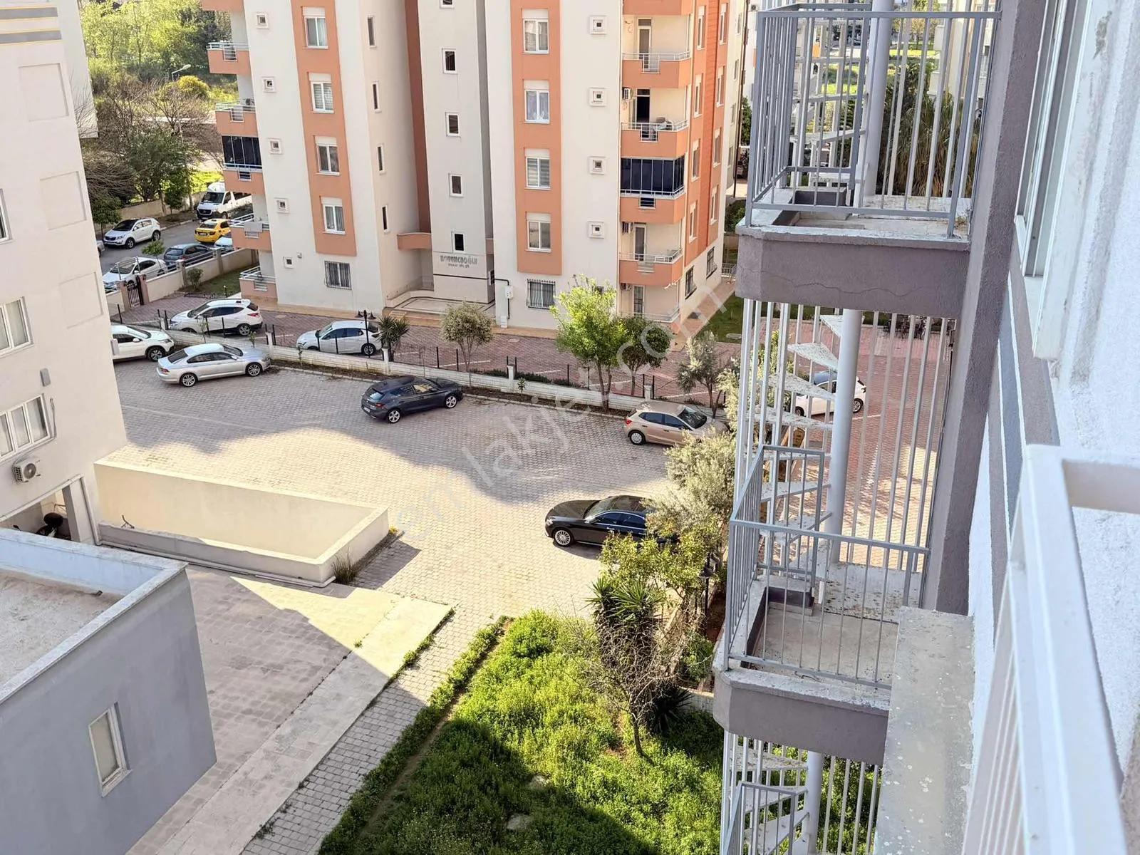 Fener'de Otoparklı Ebeveyn Banyolu Satılık Daire — görsel 3