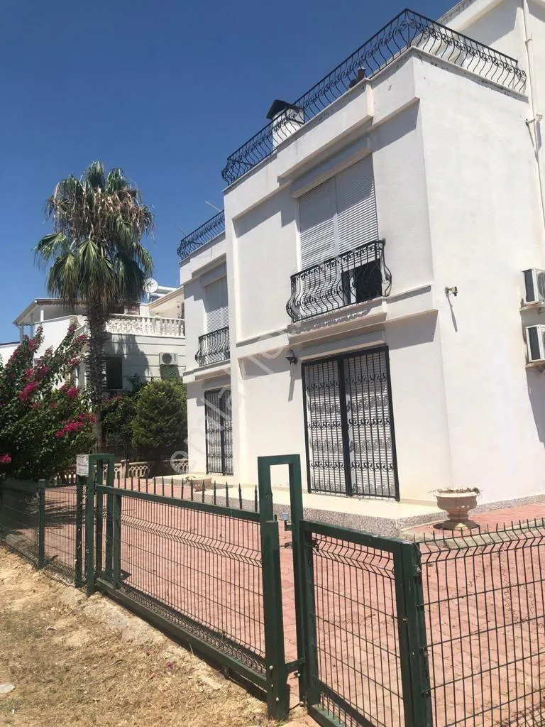 Lojman Olmaya Uygun İçi Yenilenmiş 13 Odalı Villa — görsel 2