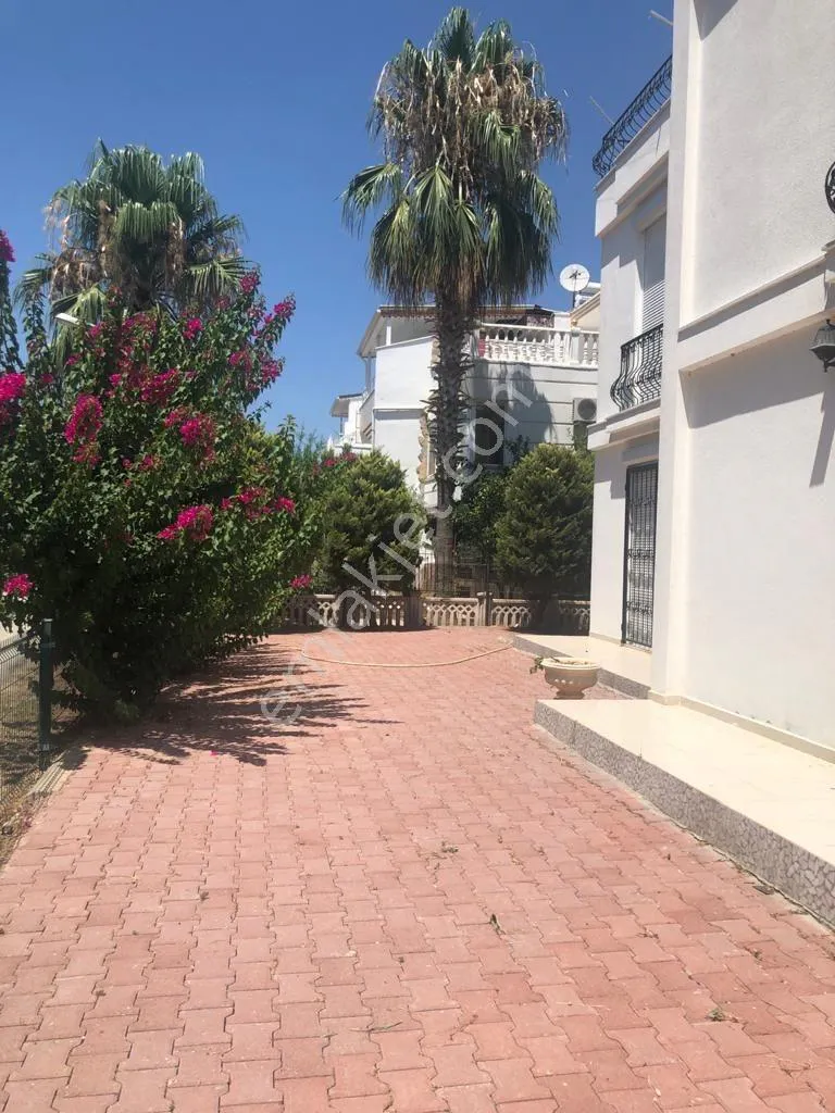 Lojman Olmaya Uygun İçi Yenilenmiş 13 Odalı Villa — görsel 12