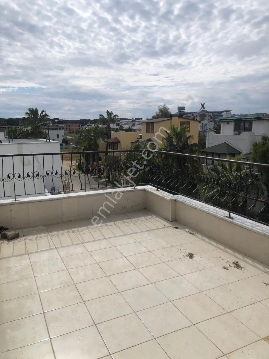 Lojman Olmaya Uygun İçi Yenilenmiş 13 Odalı Villa — görsel 25
