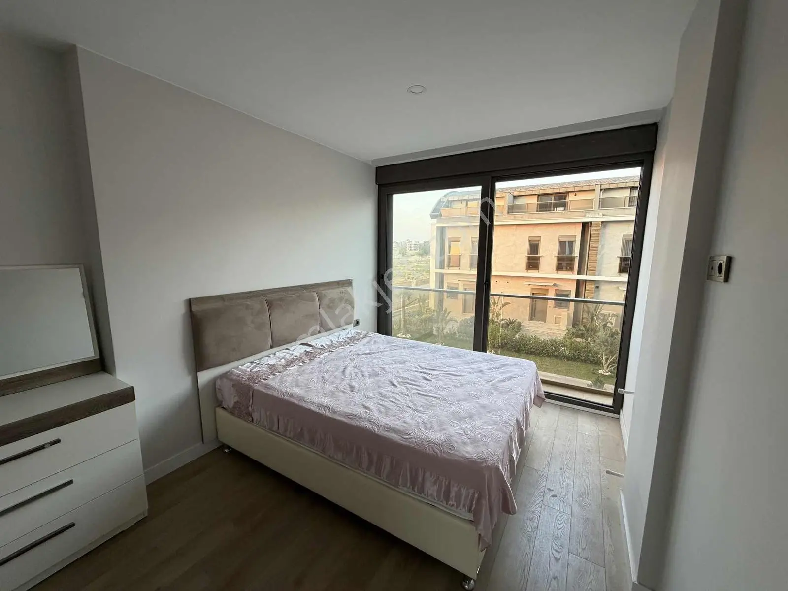 Altıntaşta Emre İnşaat Konsept Site Arakat 1+1 Eşyalı Daire — görsel 7