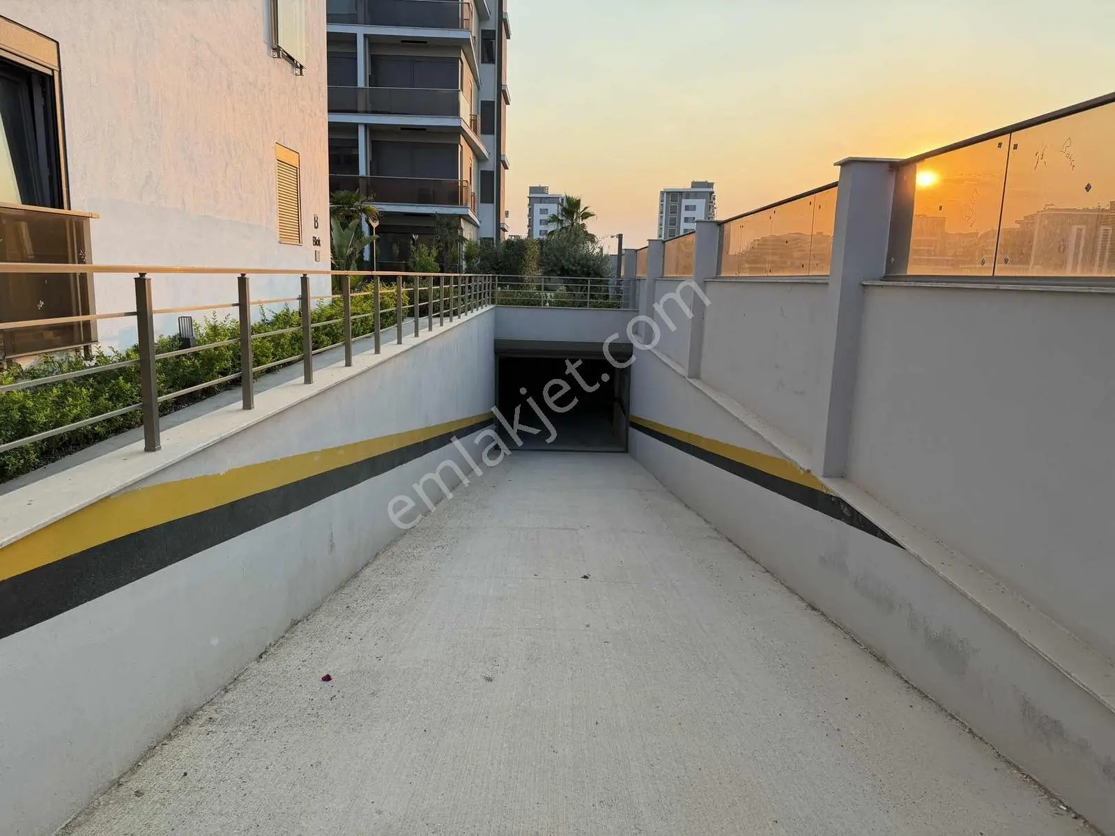 Altıntaşta Emre İnşaat Konsept Site Arakat 1+1 Eşyalı Daire — görsel 9