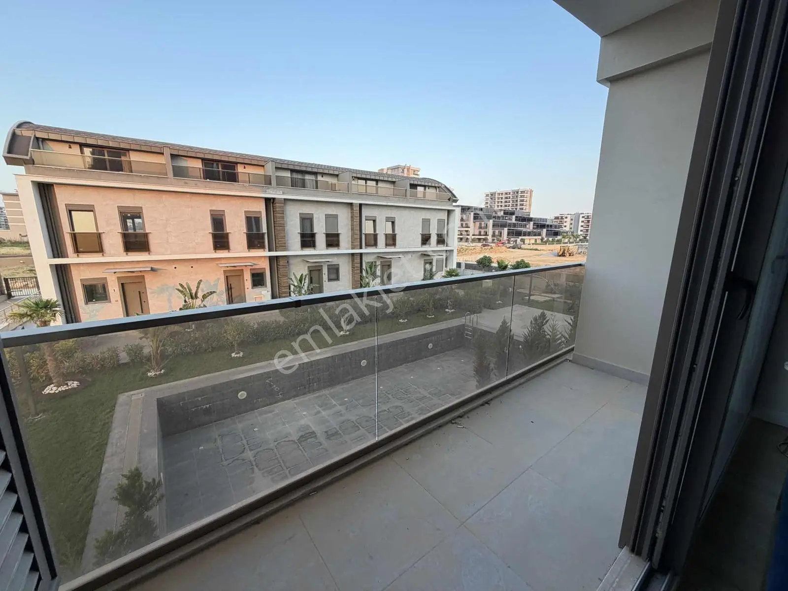 Altıntaşta Emre İnşaat Konsept Site Arakat 1+1 Eşyalı Daire — görsel 12