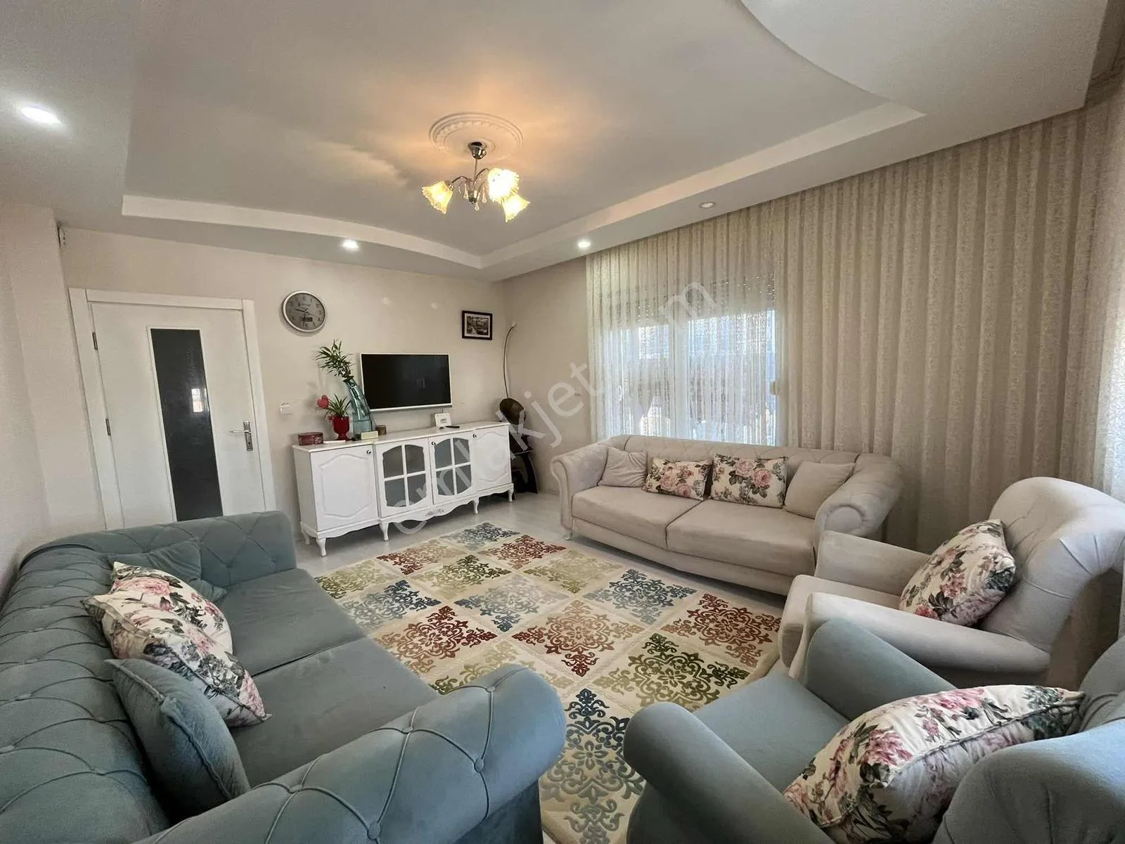 Altınova'da Asansörlü Klimalı Eşyalı Geniş 2+1 Kiralık Daire — görsel 2