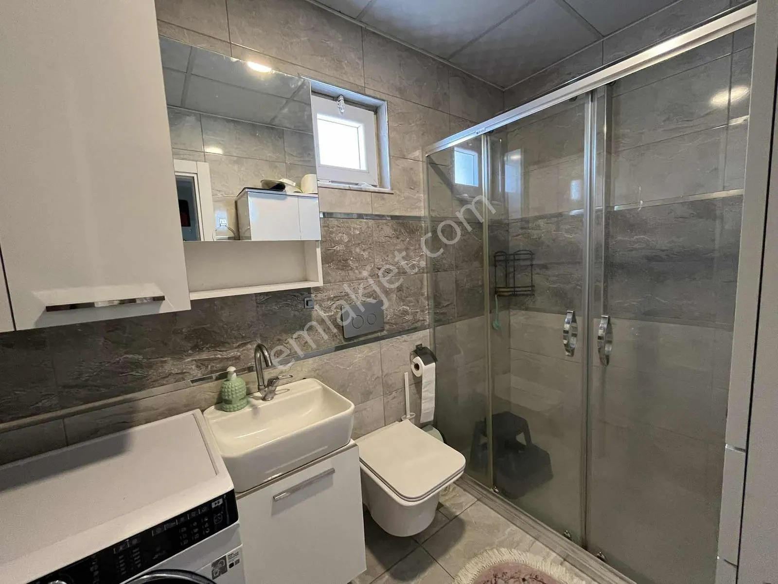 Altınova'da Asansörlü Klimalı Eşyalı Geniş 2+1 Kiralık Daire — görsel 3