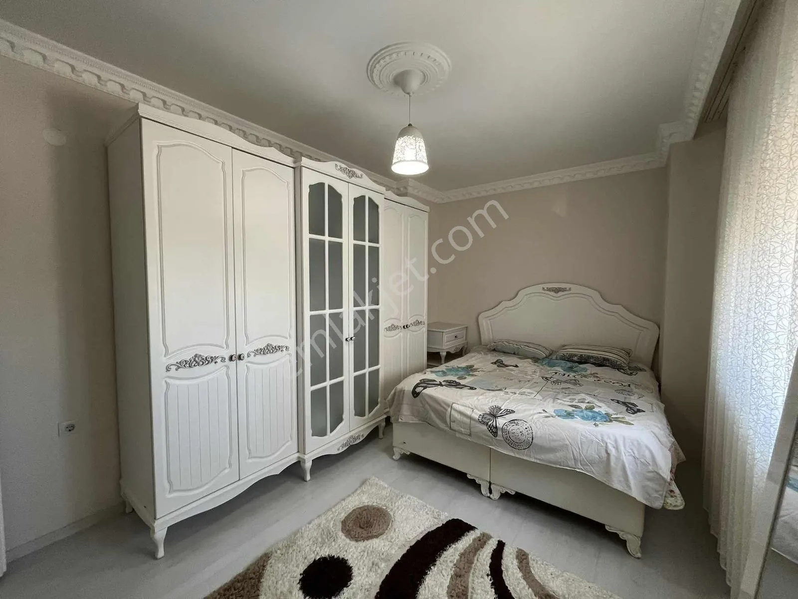 Altınova'da Asansörlü Klimalı Eşyalı Geniş 2+1 Kiralık Daire — görsel 4