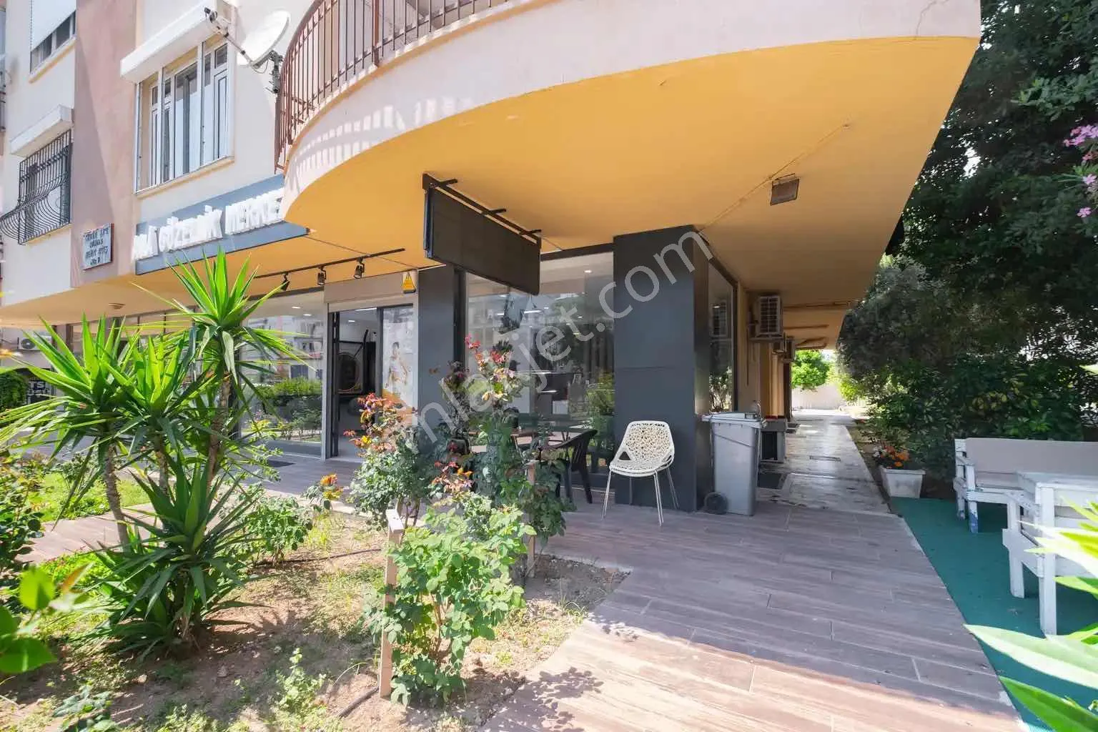 Eczane, Ecza Deposu Ve Polikliniklere Uygun Kiralık İş Yeri — görsel 3