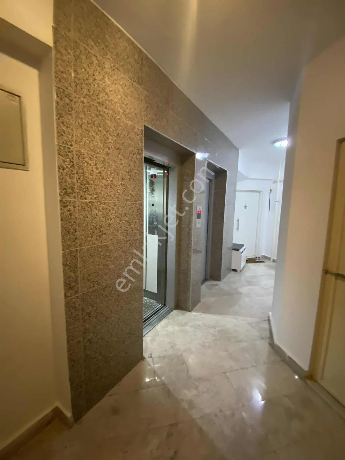 Meydankavağında Havuzlu Site İçinde 2+1 Arakat Satılık Daire — görsel 7