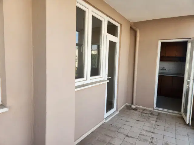 MEYDAN TRAMVAY DURAĞINDA TABELA DEĞERİ YÜKSEK İŞYERİ — görsel 8