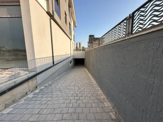 ALTINTAŞ’TA GÜZEL KONUMLU | KAPALI OTOPARKLI 2+1 KİRALIK — görsel 2