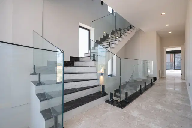 SATILIK 5+1 MODERN MİMARİLİ ÖZEL HAVUZLU TRİPLEKS LÜKS VİLLA — görsel 14