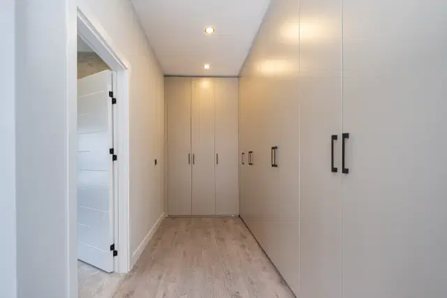 SATILIK 5+1 MODERN MİMARİLİ ÖZEL HAVUZLU TRİPLEKS LÜKS VİLLA — görsel 22