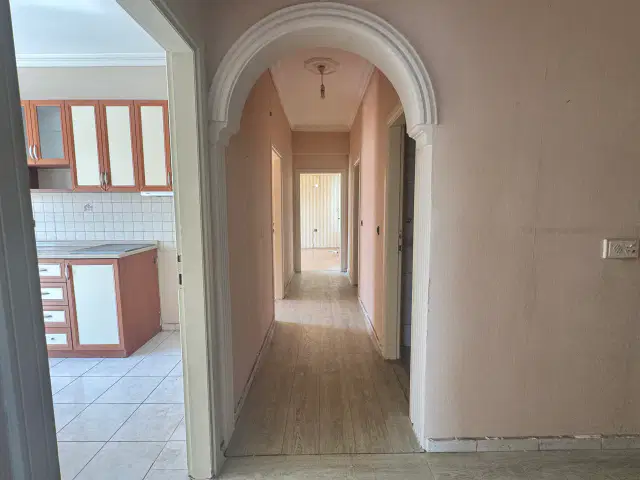 İŞLEK CADDE ÜZERİNDE YÜKSEK TABELA DEĞERLİ KİRALIK İŞ YERİ — görsel 3