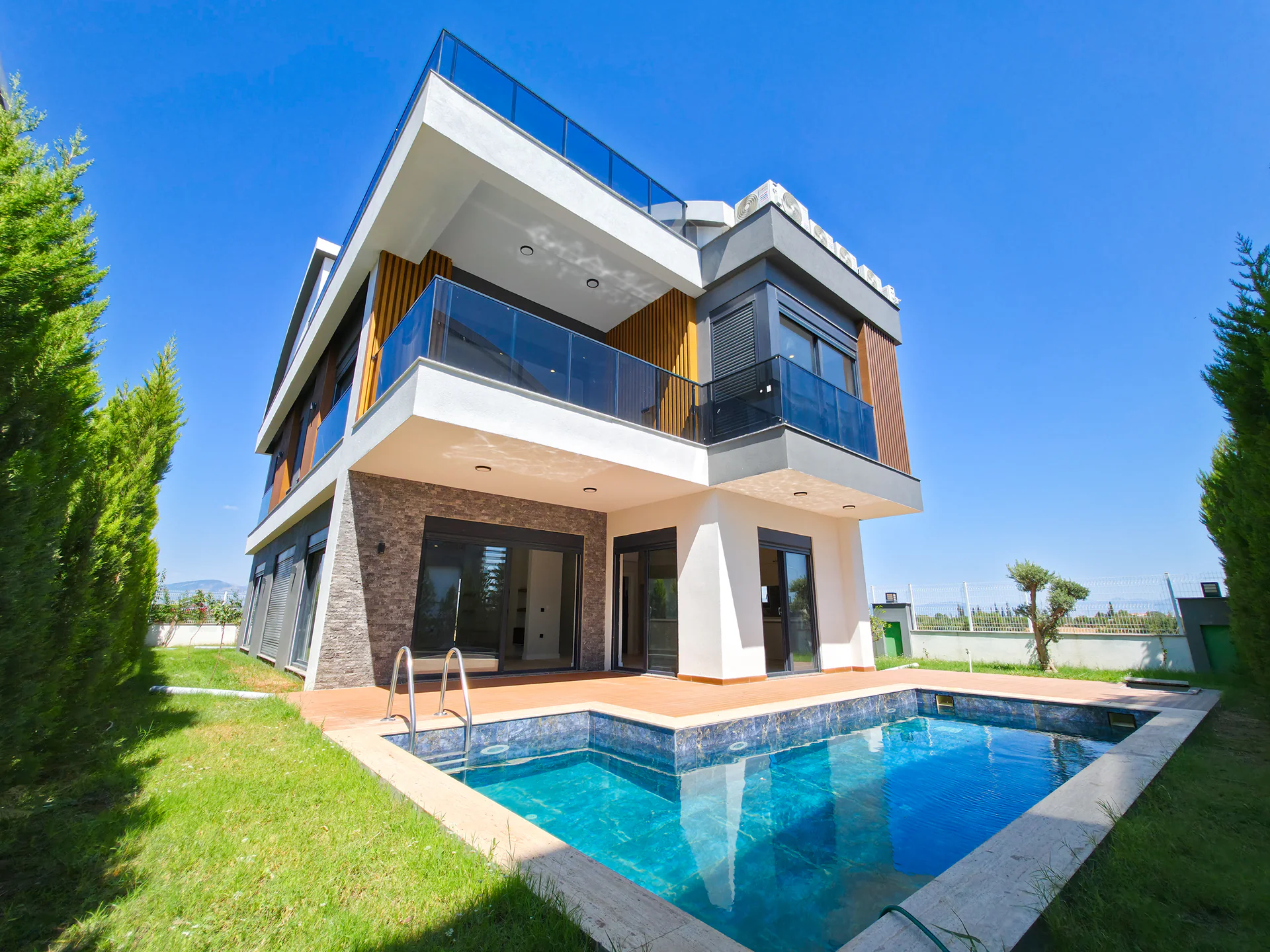 SATILIK 5+1 MODERN MİMARİLİ ÖZEL HAVUZLU TRİPLEKS LÜKS VİLLA — görsel 1