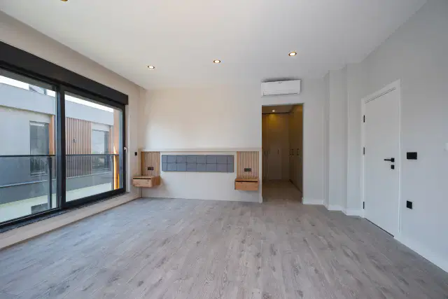 SATILIK 5+1 MODERN MİMARİLİ ÖZEL HAVUZLU TRİPLEKS LÜKS VİLLA — görsel 25