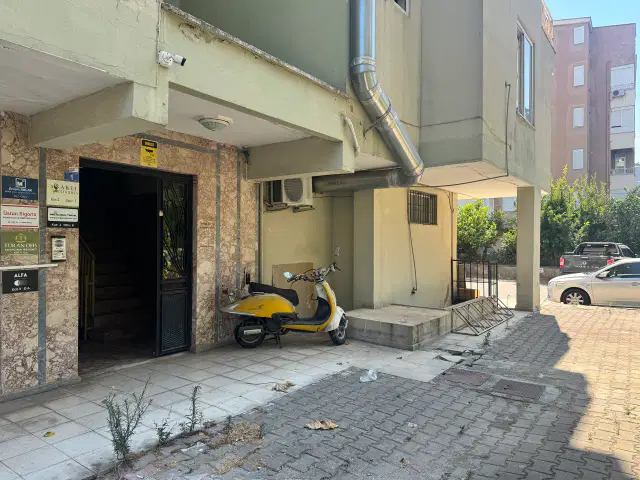 İŞLEK CADDE ÜZERİNDE YÜKSEK TABELA DEĞERLİ KİRALIK İŞ YERİ — görsel 1
