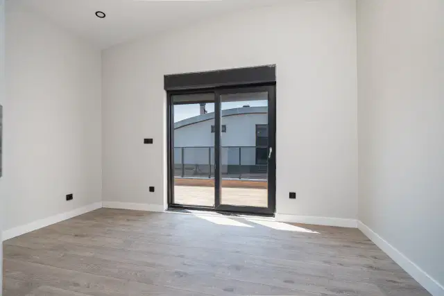 SATILIK 5+1 MODERN MİMARİLİ ÖZEL HAVUZLU TRİPLEKS LÜKS VİLLA — görsel 31