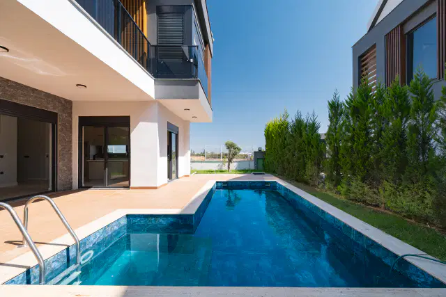 SATILIK 5+1 MODERN MİMARİLİ ÖZEL HAVUZLU TRİPLEKS LÜKS VİLLA — görsel 35