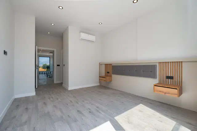 SATILIK 5+1 MODERN MİMARİLİ ÖZEL HAVUZLU TRİPLEKS LÜKS VİLLA — görsel 18