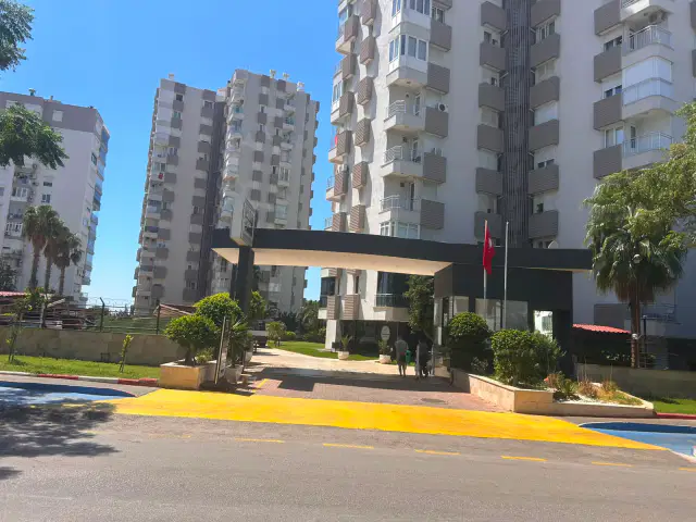 BARIŞ SİTESİ EŞYALI SATILIK 1+1 DAİRE