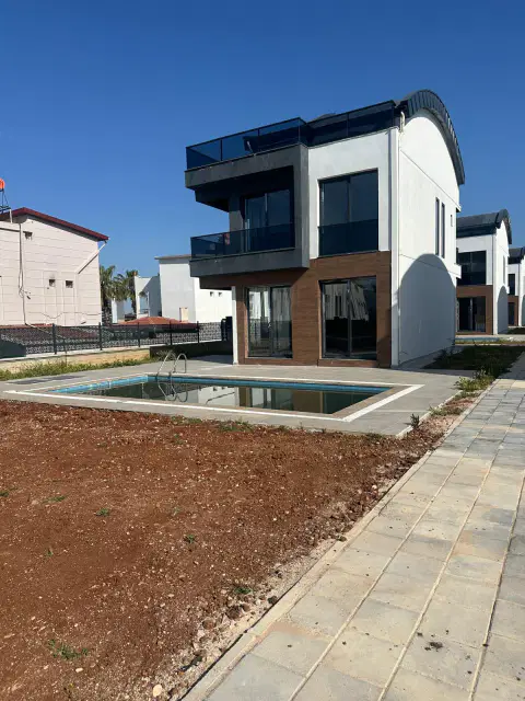 Acil Satılık Kadriye Turizm Yolunda Site İçi 4+1 Villa