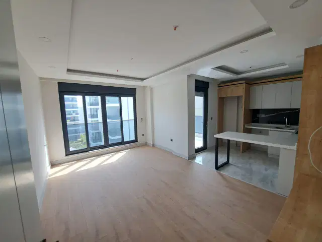 40'lık yolda Viamar Begonvil Sitesi'nde ebeveyn banyolu 2+1, iskânlı — görsel 3