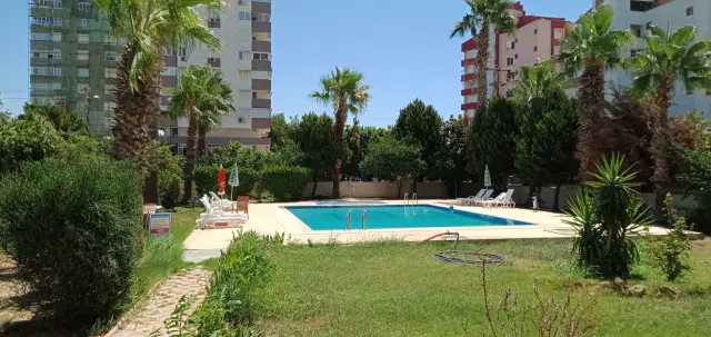 Çağlayan'da Denize 250 m Havuzlu Siteiçi Giriş Kat 3+1 Kiralık Boş Daire