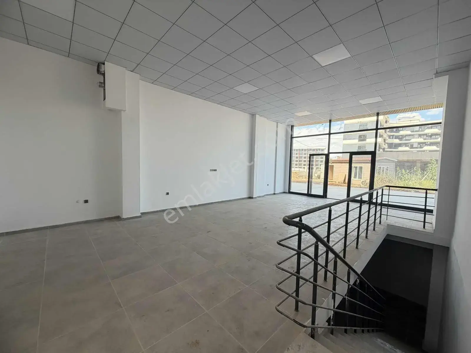 Altıntaş'ta 40'lık Yol Üzeri 120m2 Kiralık Dükkan — görsel 3