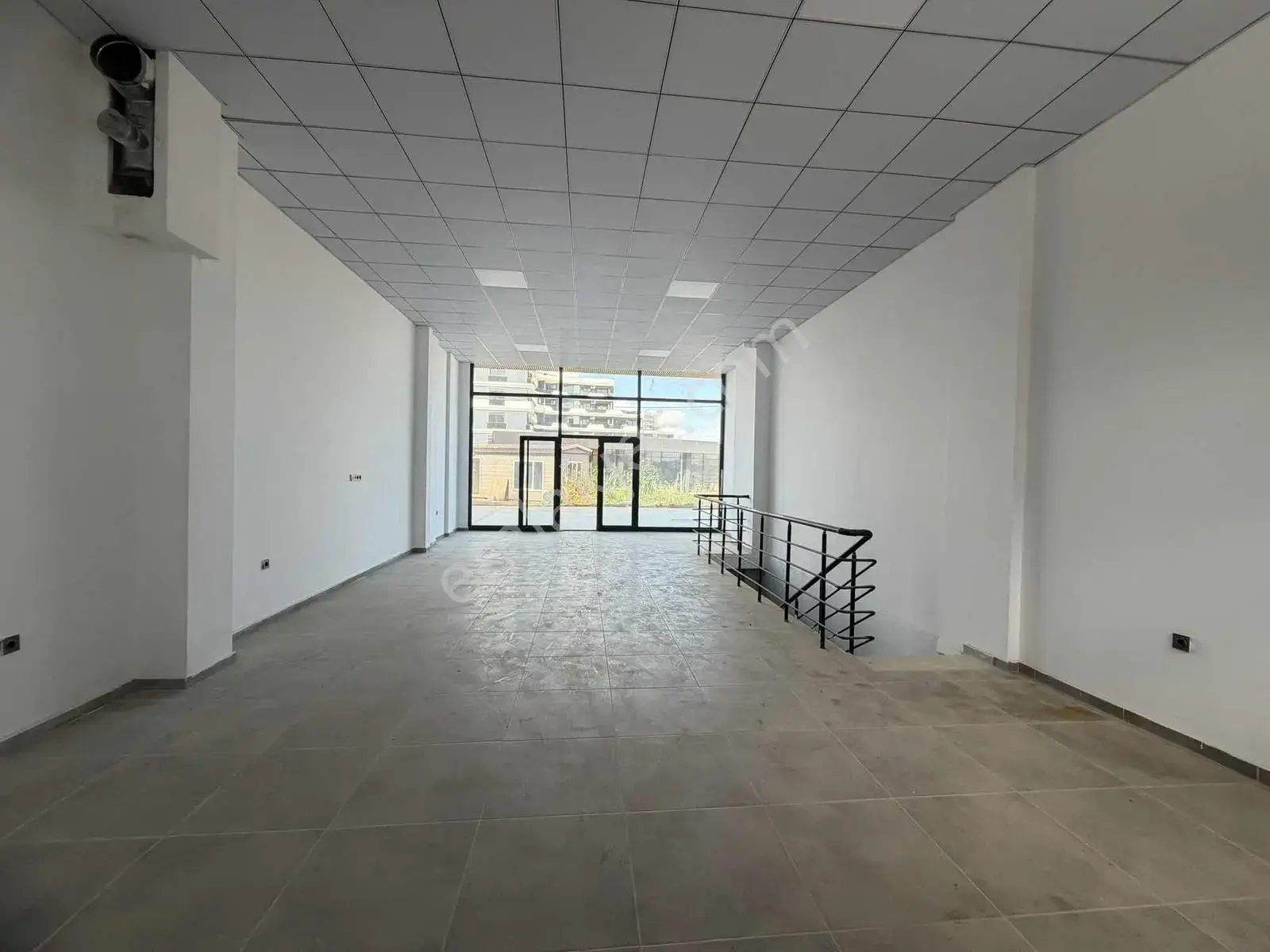 Altıntaş'ta 40'lık Yol Üzeri 120m2 Kiralık Dükkan — görsel 4