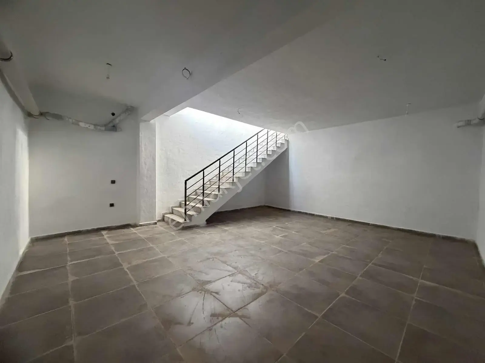 Altıntaş'ta 40'lık Yol Üzeri 120m2 Kiralık Dükkan — görsel 8