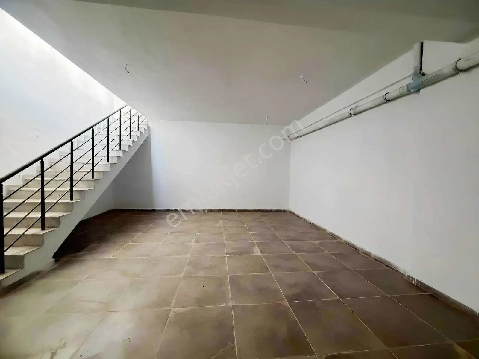 Altıntaş'ta 40'lık Yol Üzeri 120m2 Kiralık Dükkan — görsel 9