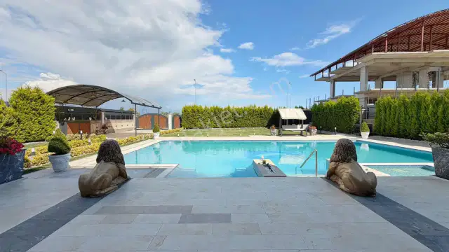 1162 M² Arsa | 550 M² 7+2 Loft Mimari | Isıtmalı Havuzlu Villa — görsel 2