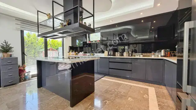 1162 M² Arsa | 550 M² 7+2 Loft Mimari | Isıtmalı Havuzlu Villa — görsel 4