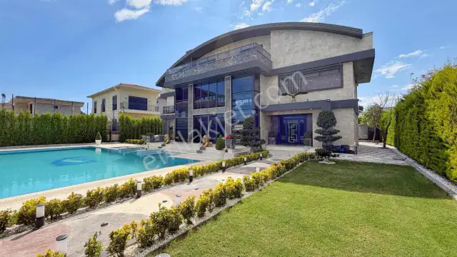 1162 M² Arsa | 550 M² 7+2 Loft Mimari | Isıtmalı Havuzlu Villa — görsel 10