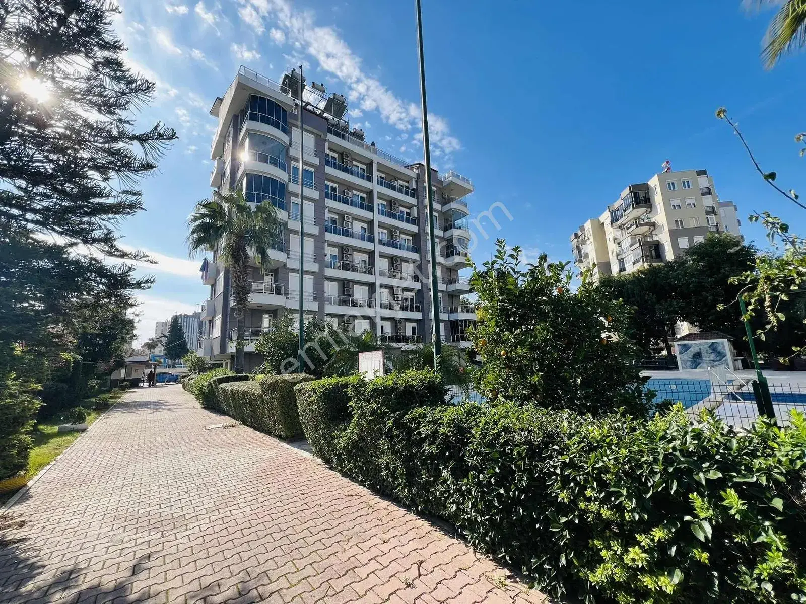 Çağlayan'da Ara Kat 2+1 Ayrı Mutfaklı Satılık Daıre — görsel 2