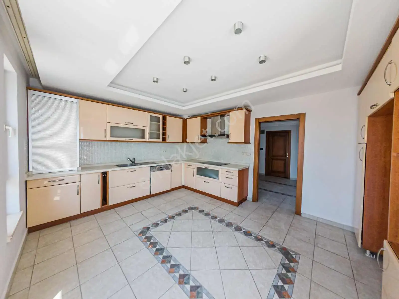 Berrin Kavcar'dan Fener'de Deniz Manzaralı Kiralık Daire — görsel 2