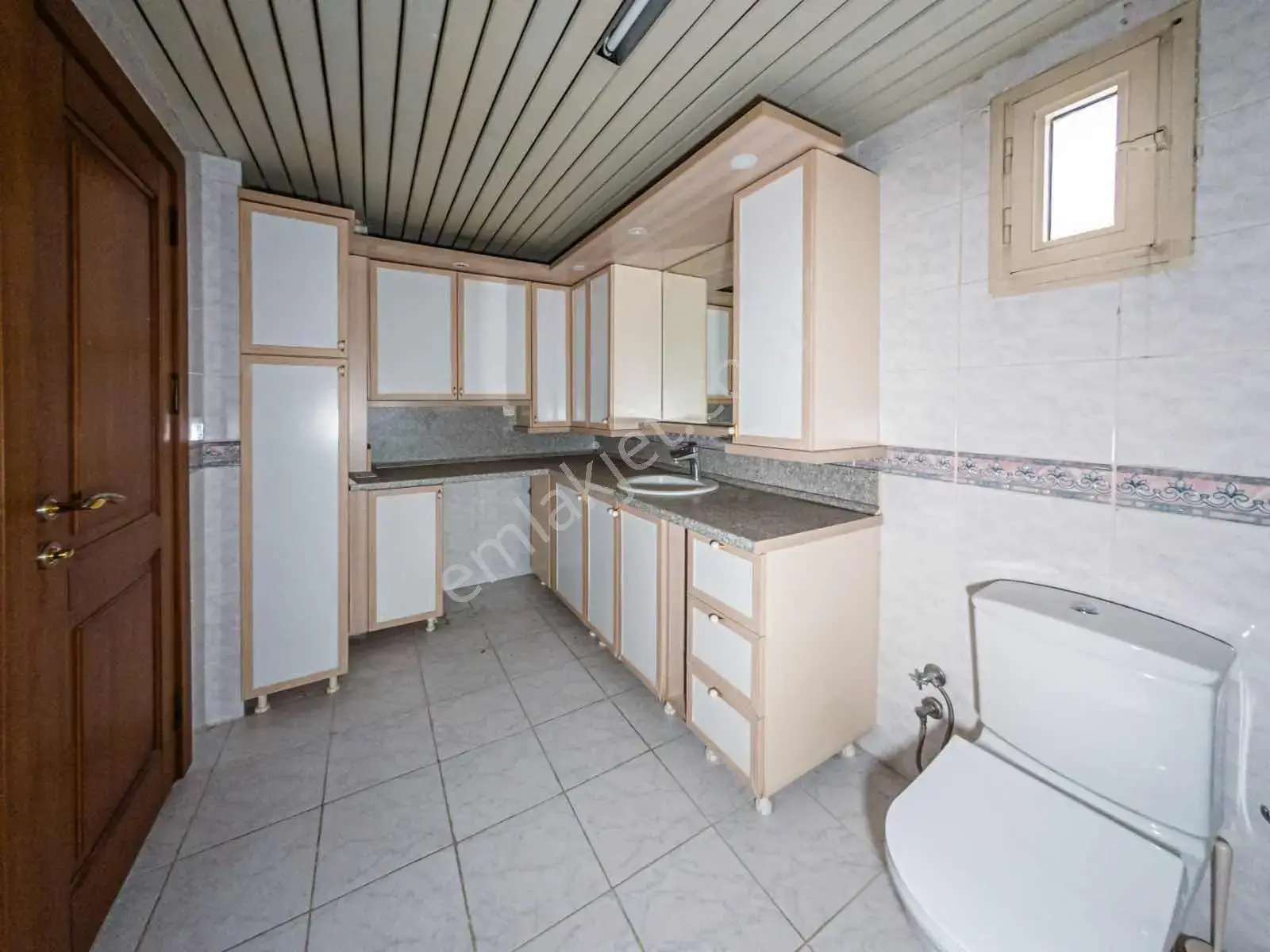 Berrin Kavcar'dan Fener'de Deniz Manzaralı Kiralık Daire — görsel 5