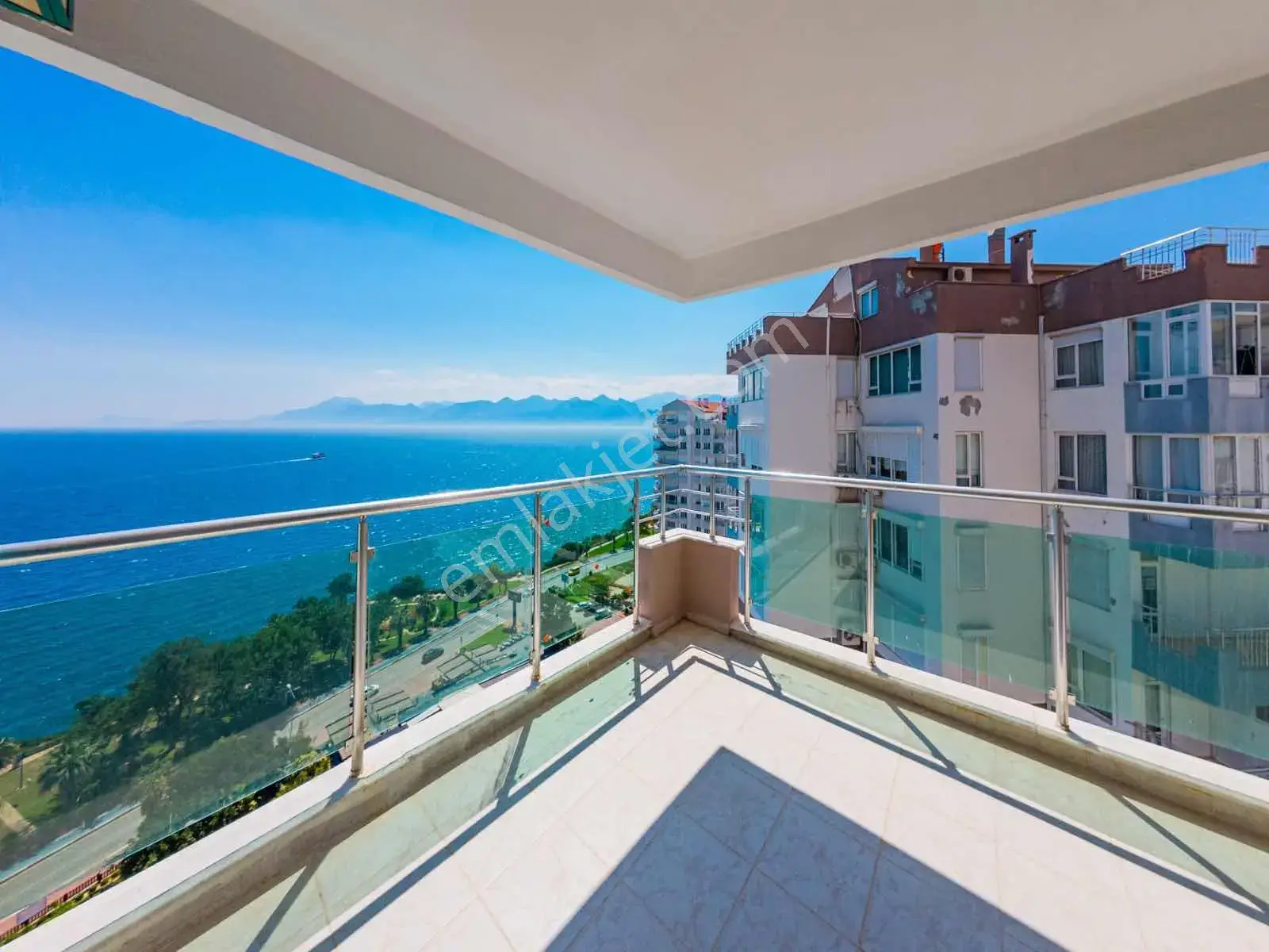 Berrin Kavcar'dan Fener'de Deniz Manzaralı Kiralık Daire — görsel 23